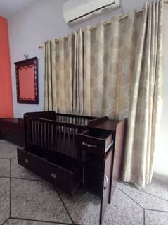 baby cot+cabinet