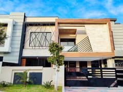 10 MARLA DOUBLE HEIGHTED CEILING DESIGNER HOUSE FOR SALE