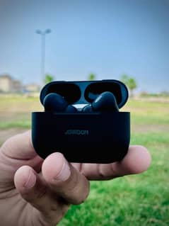 Earbuds joyroom in new condition