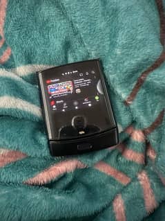Motorolla Razr 2019 fold phone