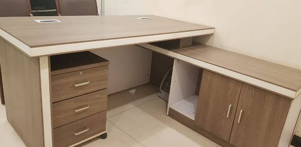 Premium Executive Office Desk – Modern, Affordable, Great Condition