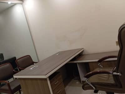 Premium Executive Office Desk – Modern, Affordable, Great Condition