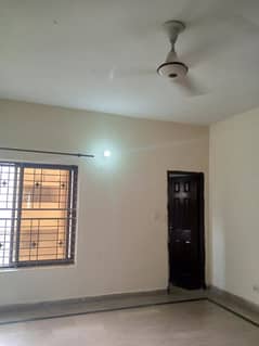 5 marla facing park ground floor for rent