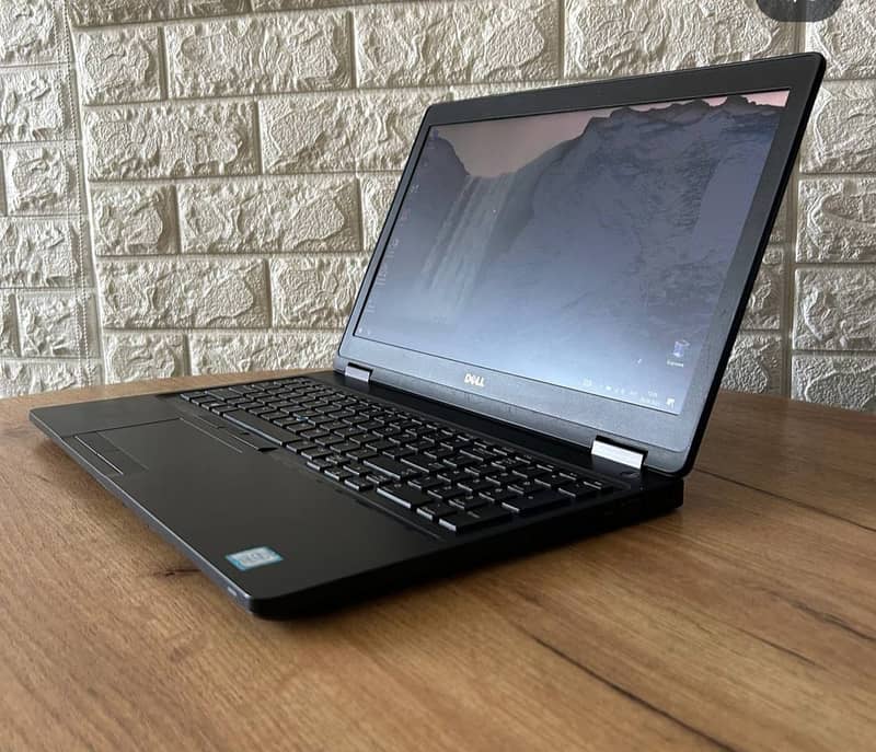 Dell Latitude 5580 core i7 7th Gen HQ Processor. 2GB NVIDIA Graphics 2