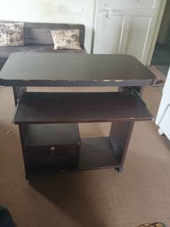 Computer table