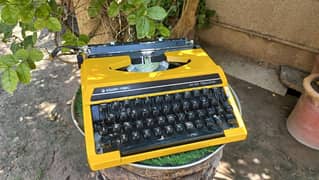 vintage 1970s silver reed manual typewriter