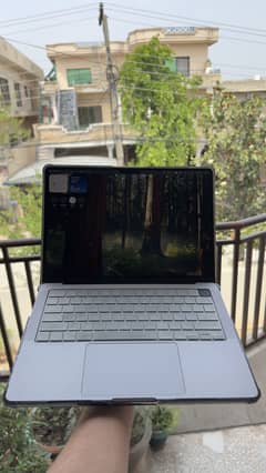 Macbook pro M2 pro with case