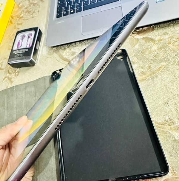 Apple ipad 6th generation 5