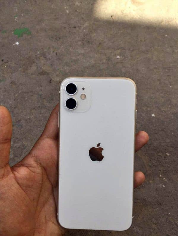 iPhone 11 - 128GB - White Color 4