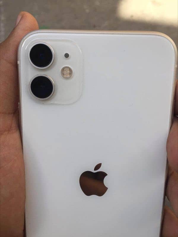 iPhone 11 - 128GB - White Color 5