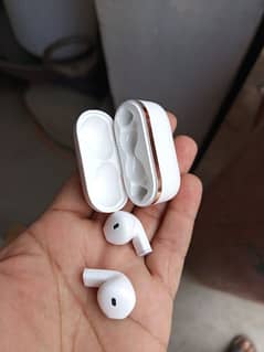 New ear buds only 1 day use