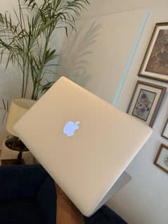 Macbook Air 2015 in Neat & Clean Condition