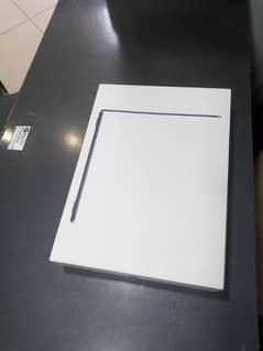 Apple Macbook Air m2 open box 1 battery cycle non active