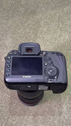 Canon 5D Mark iv with 24-105mm lens- Almost new for sale