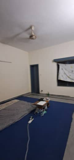 E-11-4 3bed 3bath tv lounge kitchen Gas available Wabda metar