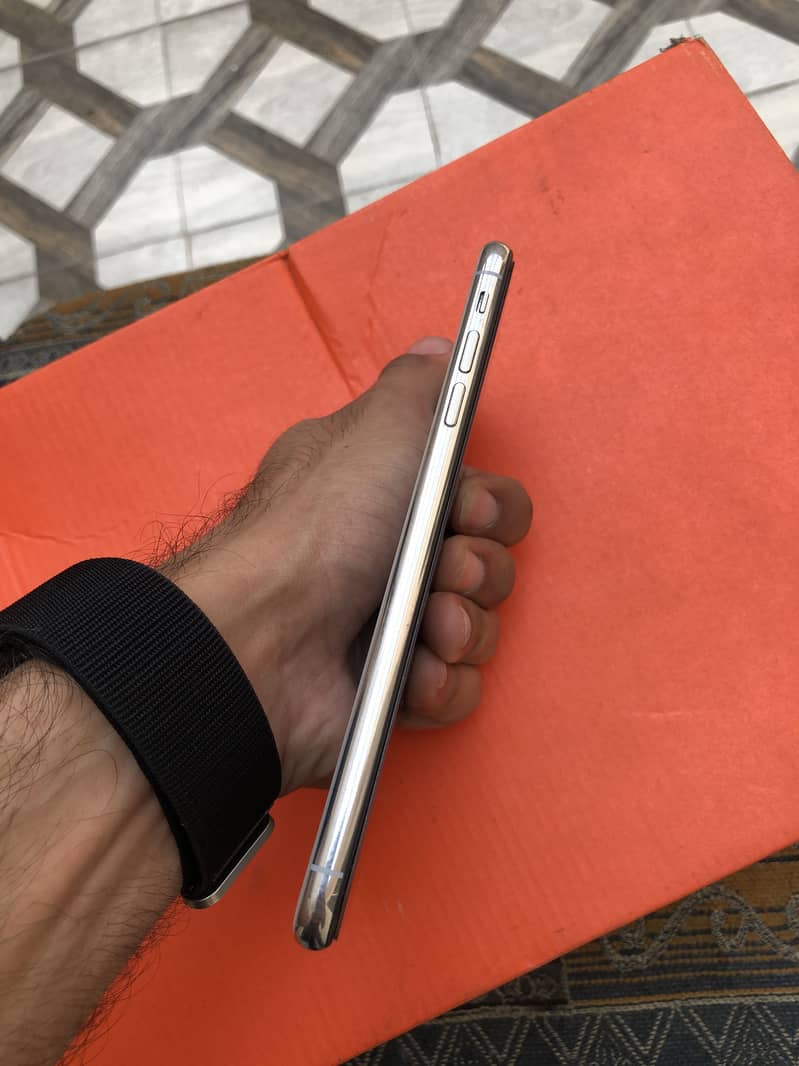 Iphone Xs Max 256 gb PTA approve with scom sim ufone for life time 7