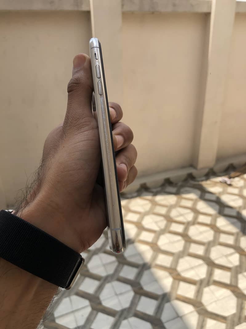Iphone Xs Max 256 gb PTA approve with scom sim ufone for life time 9