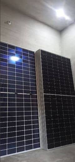 JINKO 585 WATT SOLAR PANEL