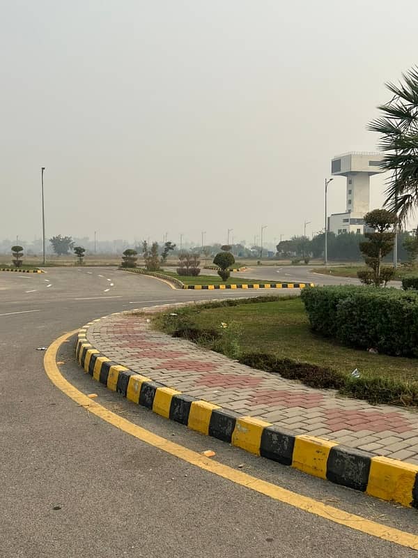 PHASE-8 BLOCK Z3 PLOT NEAR TO 714 PRICE ONLY 47 LAC CARPET ROAD 5