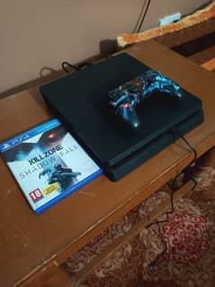 ps4 slim 500 gb with some installed games and one disc