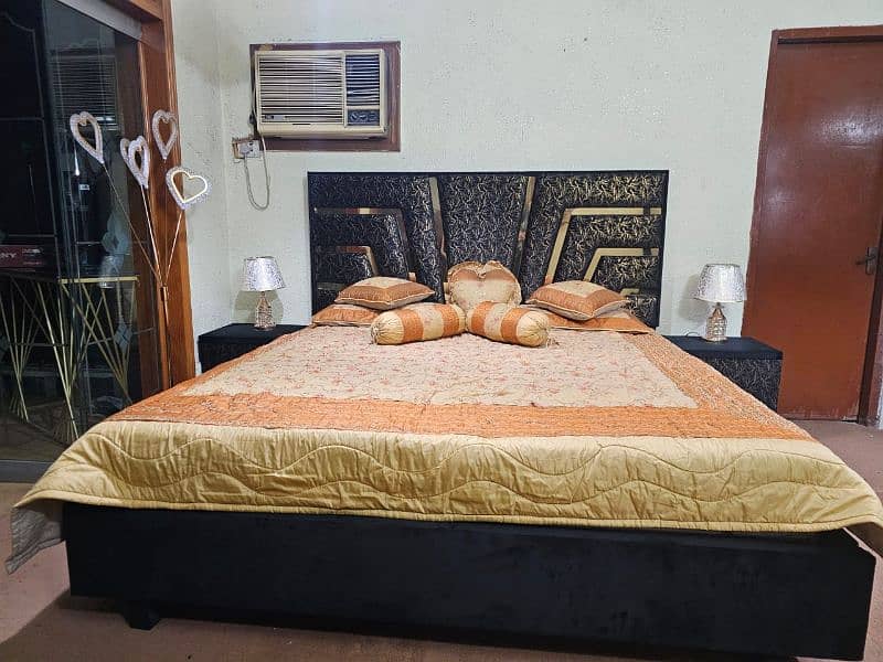 bed set available in 10/10 condition 9