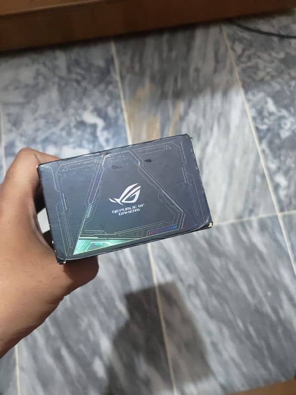 ASUS ROG 3 PTA APPR 12GB RAM 128GB STORAGE 144HZ AMOLED Back RGB light 1