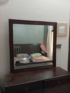 Dressing table with mirror, two drawers, two cabinets