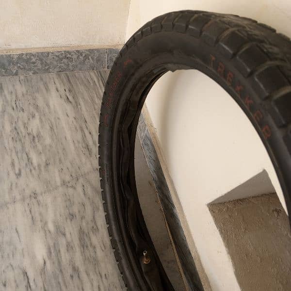 Deluxe 125 back tyre available 3