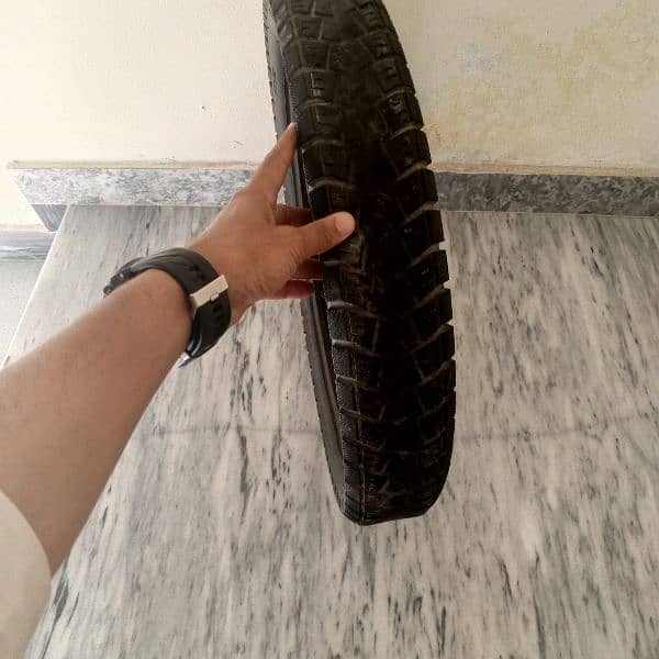 Deluxe 125 back tyre available 5