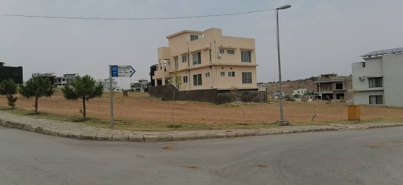 13 MARLA BOULEVARD CORNER PLOT AVAILABLE FOR SALE IN BLOCK G 2