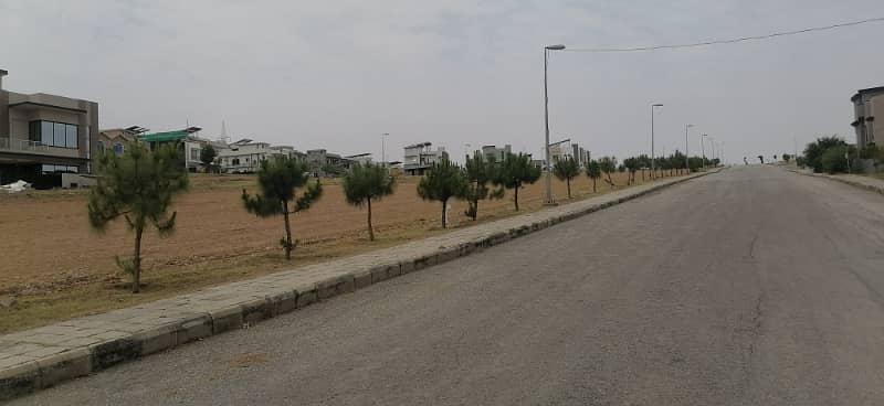 13 MARLA BOULEVARD CORNER PLOT AVAILABLE FOR SALE IN BLOCK G 4