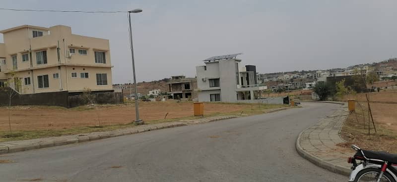 13 MARLA BOULEVARD CORNER PLOT AVAILABLE FOR SALE IN BLOCK G 5