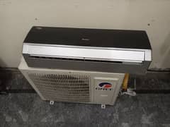 Gree inverter 1 ton new condition only 8 moth used 03268554147