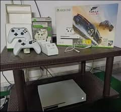 Xbox One | two consoles | Installed Fortnite game