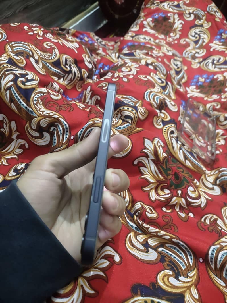 Urgent Sale : iPhone 12 8