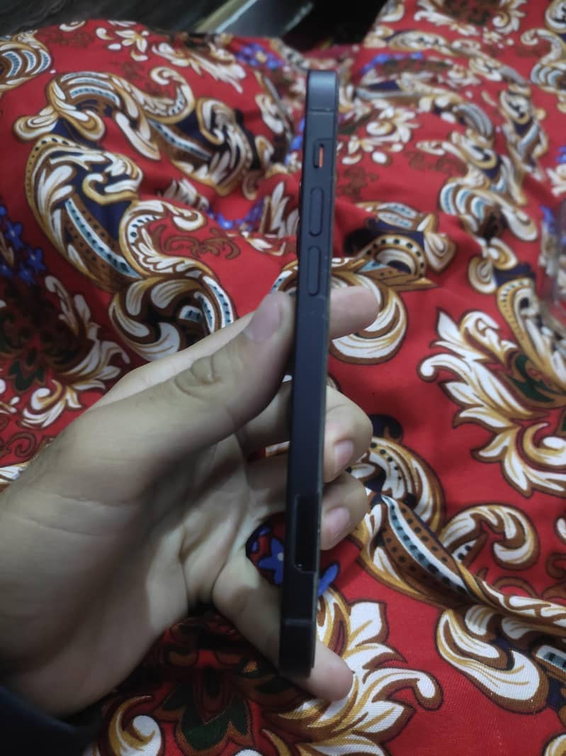 Urgent Sale : iPhone 12 11