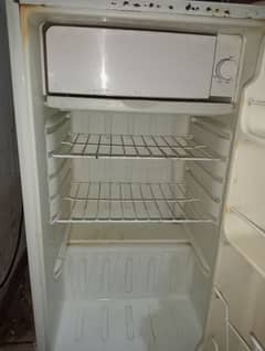 Room refrigerator
