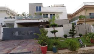 On Excellent Location 1 Kanal House For Sale In G-11