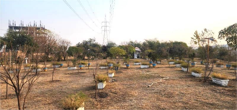 7 kanal Plot with Building on Main Express Way Interchange Big Front On Rent 1