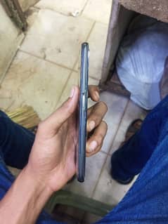realmi 9i 6/128 koi masla nhi he back pe Pani lgi hoi he