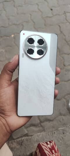 Tecno camon 30 12/256