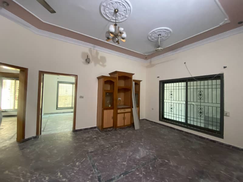 10 Marla Beautiful House for Rent in Satluj Block, Dc Colony Gujranwala. 2