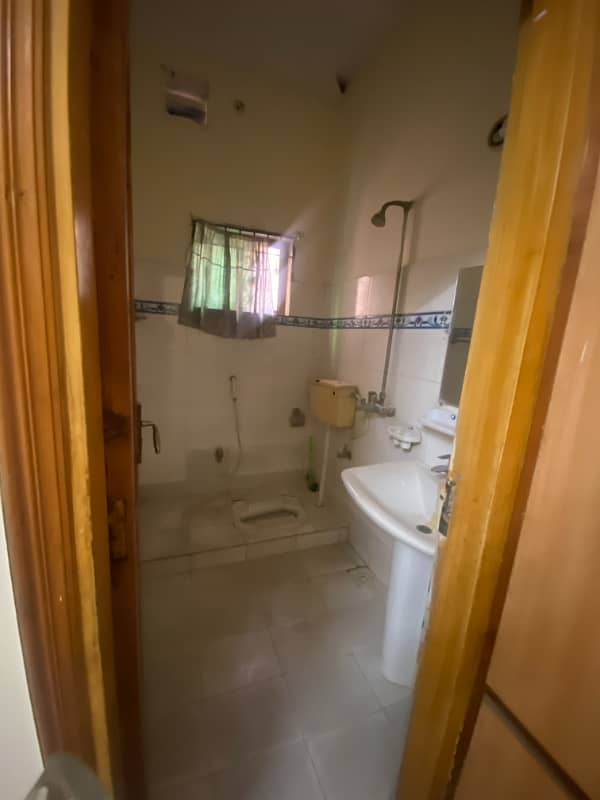 10 Marla Beautiful House for Rent in Satluj Block, Dc Colony Gujranwala. 5