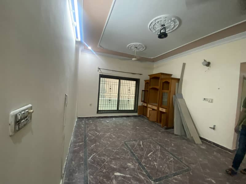 10 Marla Beautiful House for Rent in Satluj Block, Dc Colony Gujranwala. 6