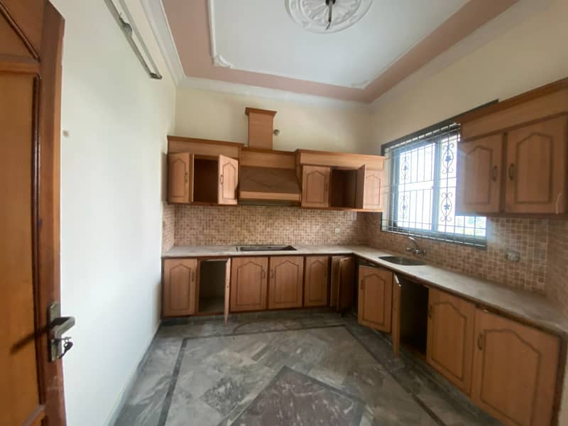 10 Marla Beautiful House for Rent in Satluj Block, Dc Colony Gujranwala. 7