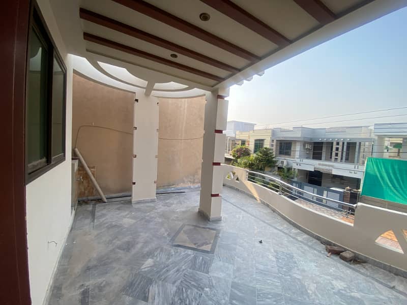 10 Marla Beautiful House for Rent in Satluj Block, Dc Colony Gujranwala. 9