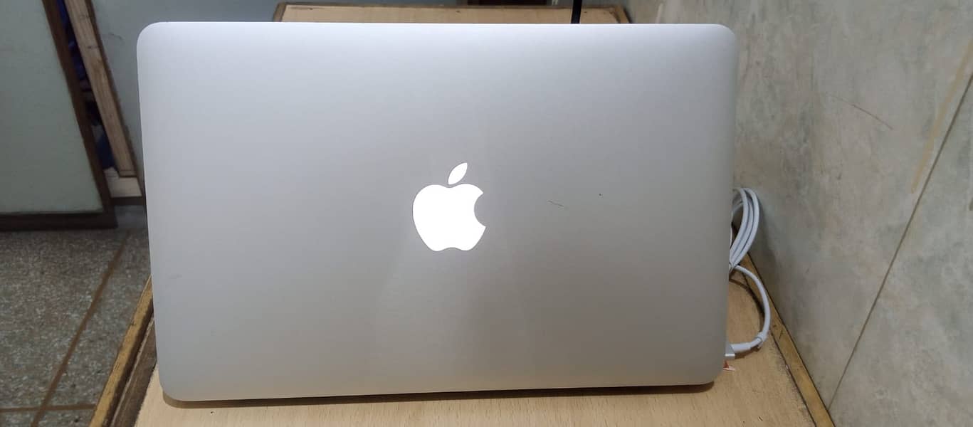 Apple Macbook 2015 i5 5th Generation 3