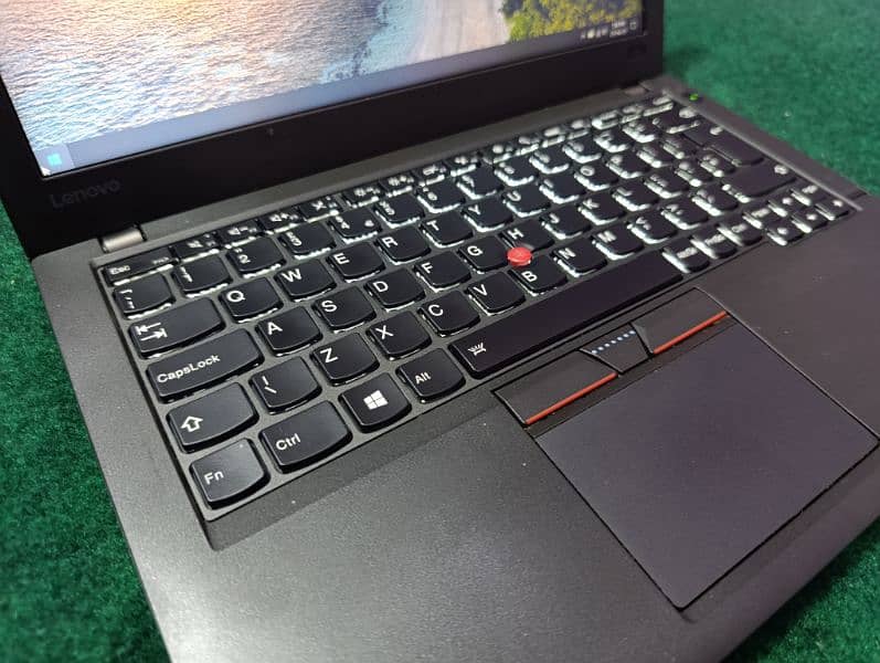 Lenovo Core i7 6th Gen 8GB 256GB Backlit Fingerprint 10/10 1
