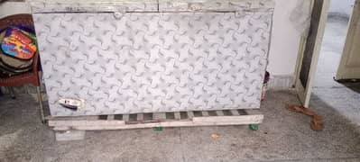 full size deep frizer. urgent sale . 0 3 3 1 4 0 3 9 7 2 5