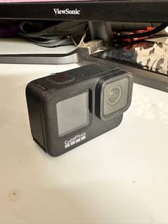 GoPro hero 9 + 3 batteries + charging hub